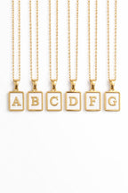 Collana Targhetta Iniziale in acciaio con effetto Madreperla