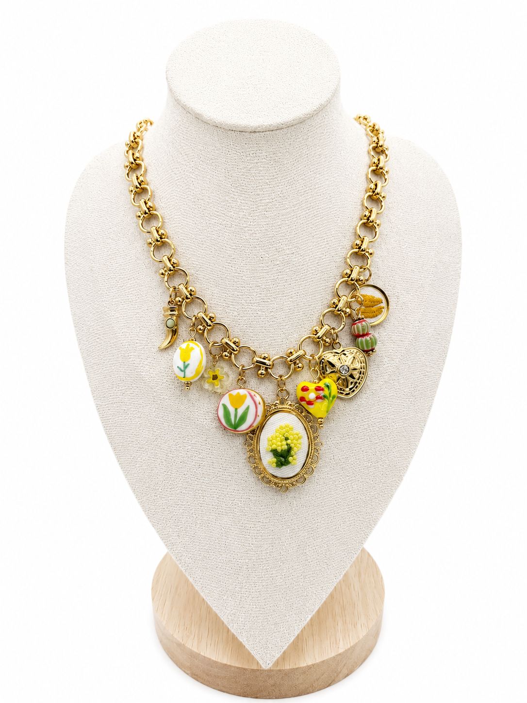 Collana Mimosa gialla in acciaio e charm pendenti